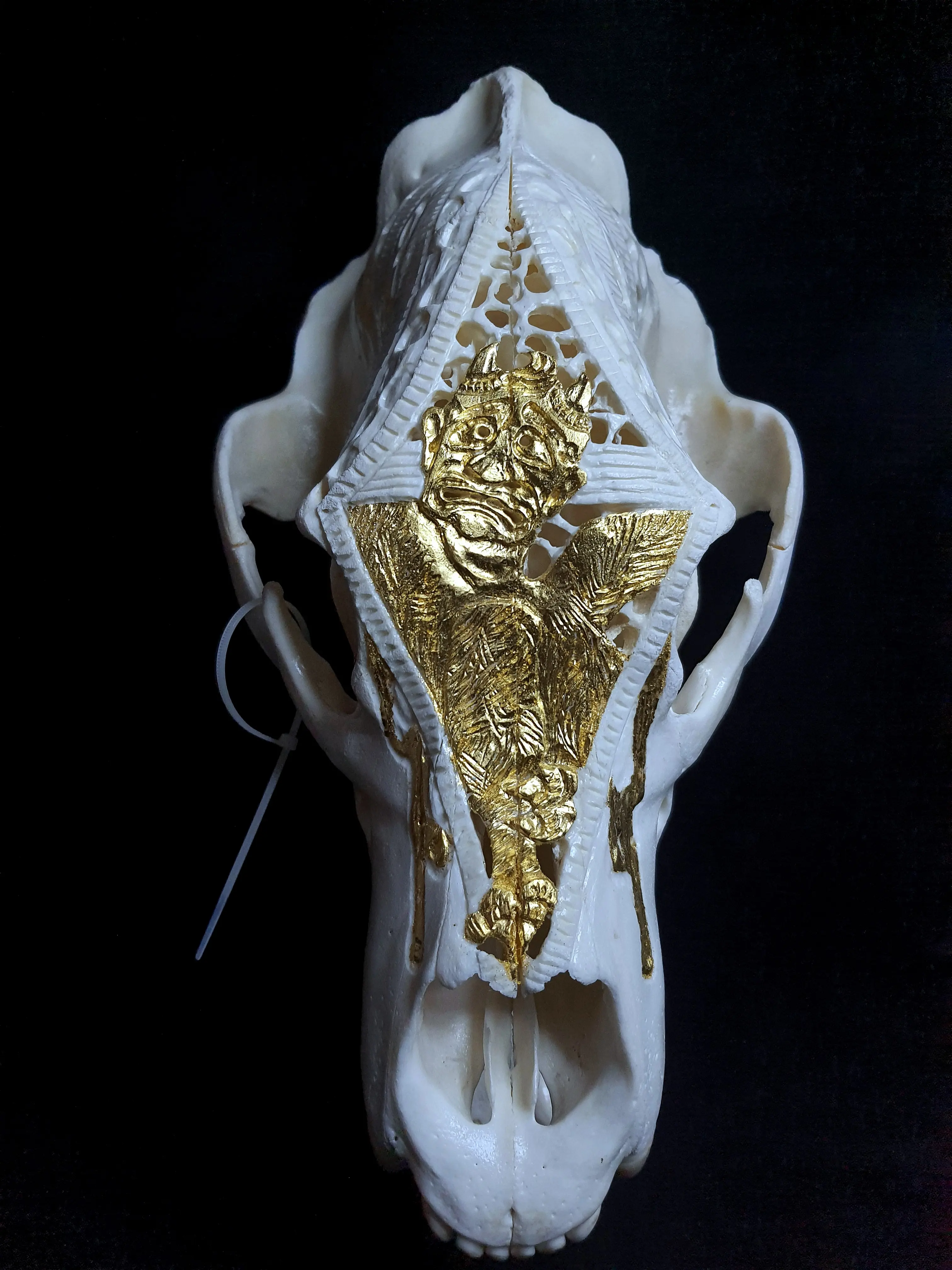 Trofeu de urs sculptat manual